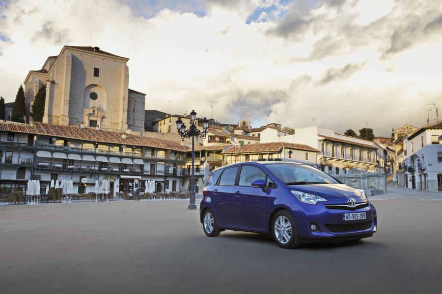  Toyota Verso-S 2010 года  (фото 63 из 109)